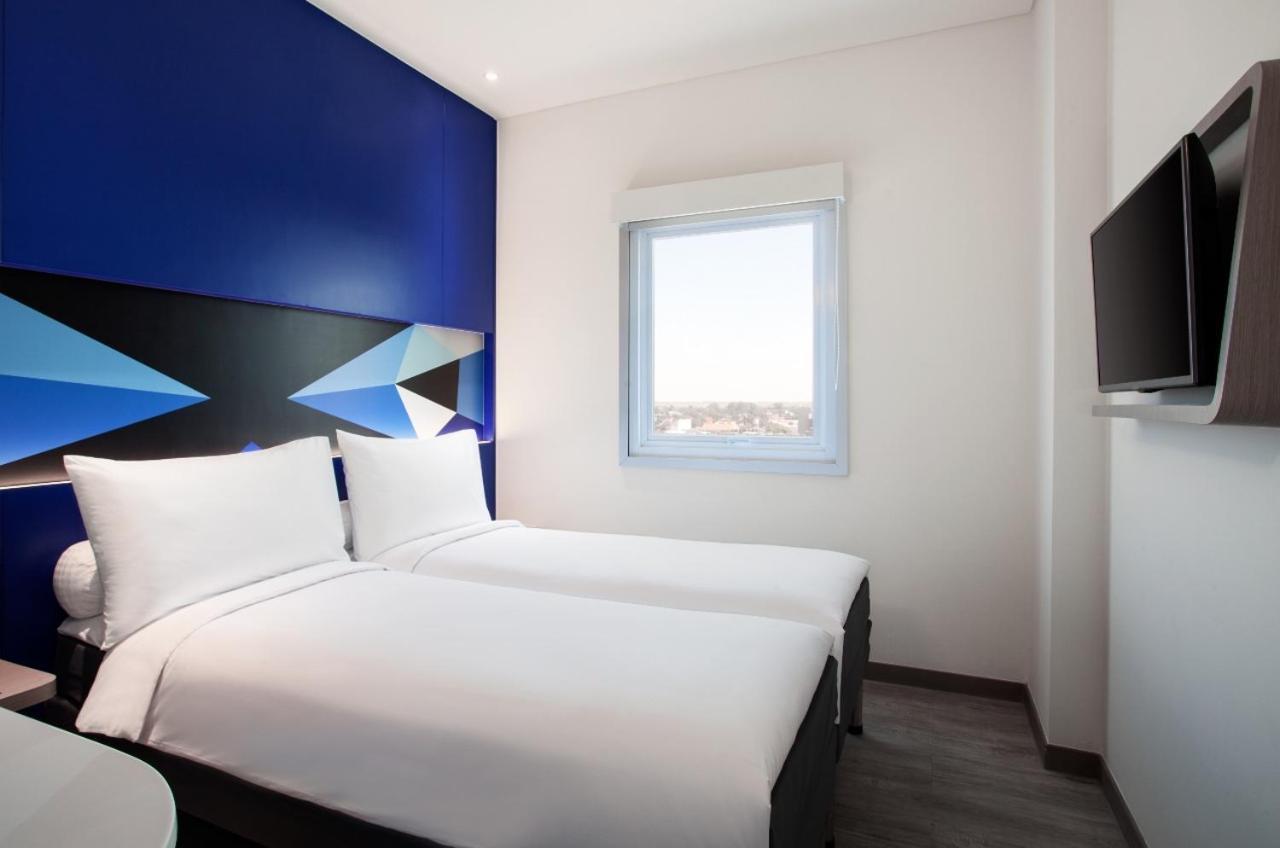 Md 7 Hotel Cirebon Kültér fotó
