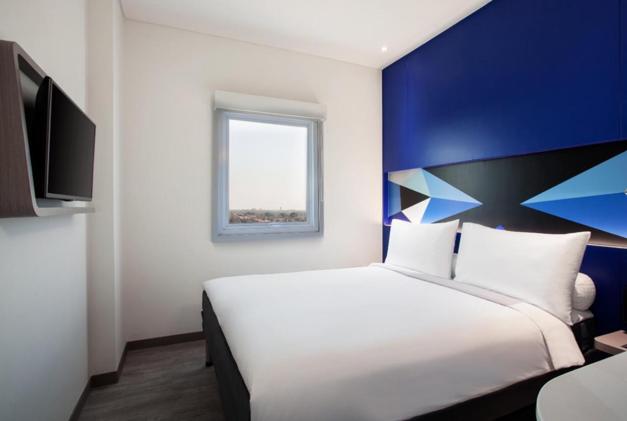 Md 7 Hotel Cirebon Kültér fotó