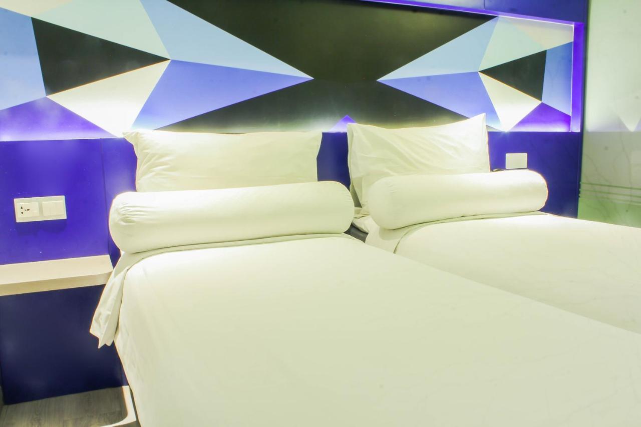 Md 7 Hotel Cirebon Kültér fotó