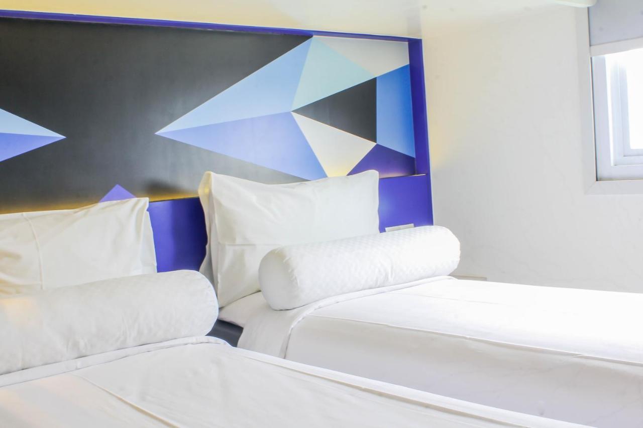 Md 7 Hotel Cirebon Kültér fotó